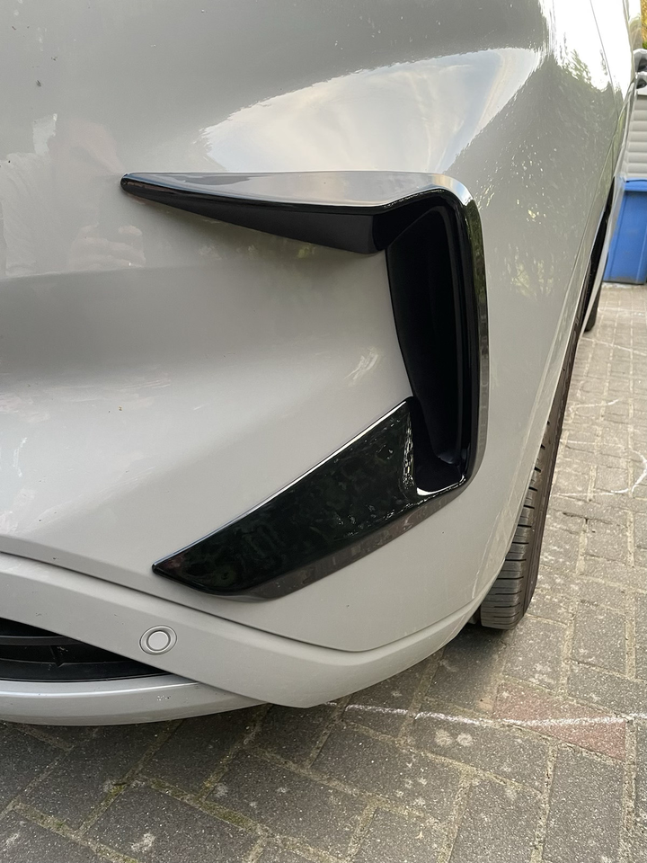 Ford Transit Custom 2024 aero styling canard detail — gloss black